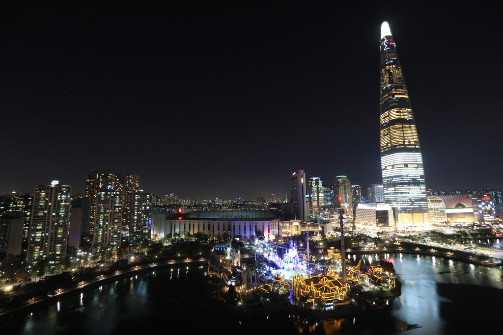 Lotte World Lake View Loft Seoul Bagian luar foto